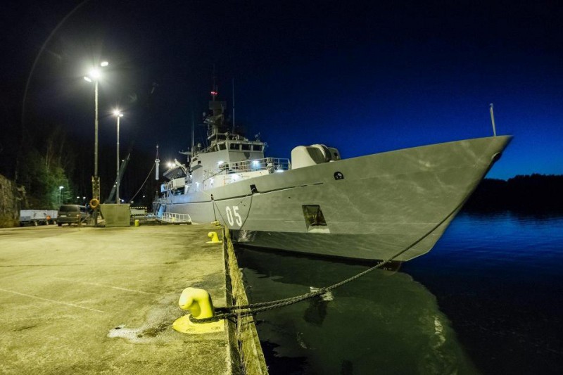 Miinalaiva Uusimaa sadamas.jpg