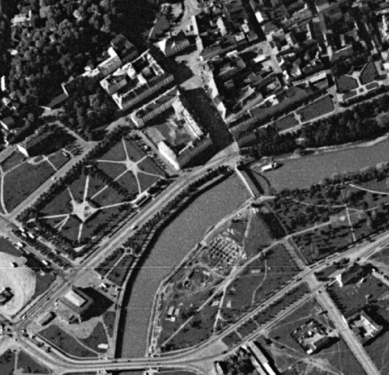 Joala kaarsilla kõrval