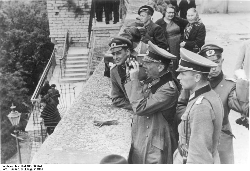 Bundesarchiv_Bild_183-B08041,_Reval,_Besuch_General_Georg_v._Küchler_in.jpg