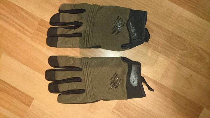 Armored Claw covertpro kindad,Uued suurus märgitud: XXL, tegelik suurus L-XL<br />Hind: 12EUR