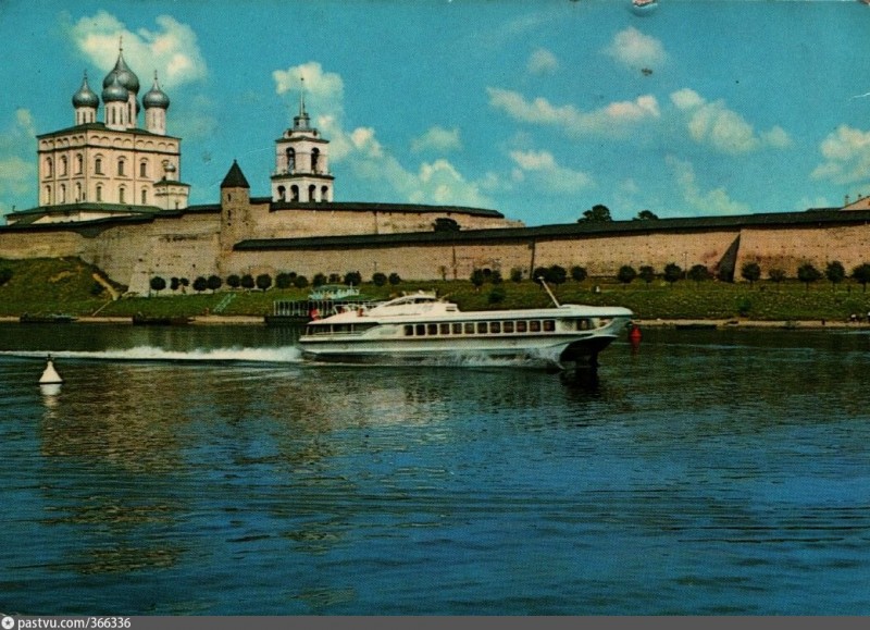 60ndate lõpp või 70ndate algus, jälle Raketa-2M end pildile sättinud. See pilt või üks selle analoogidest on siin kindlasti juba olnud, samast kohast leidsin 2tk suhteliselt sellele sarnanevat fotot veel