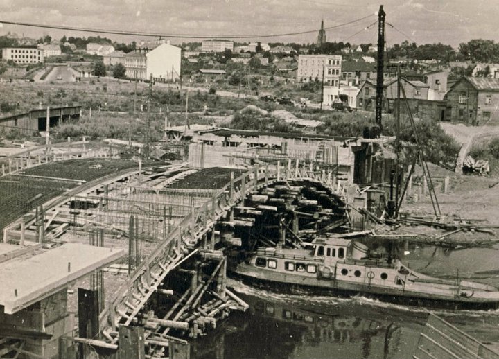 1956.aasta, Võidu silla ehitus.jpg