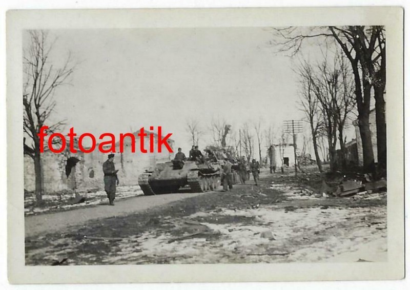 T 34 ohne Turm abgeschleppt, Hermann von Salza.jpg