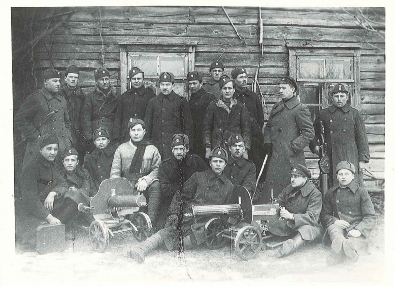 2.JV polgu2 .KP roodu 2.rühm1920 Palometsa külas.jpg