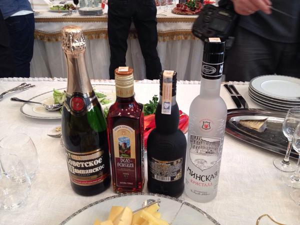 Стол для журналистов во Дворце Независимости..jpg