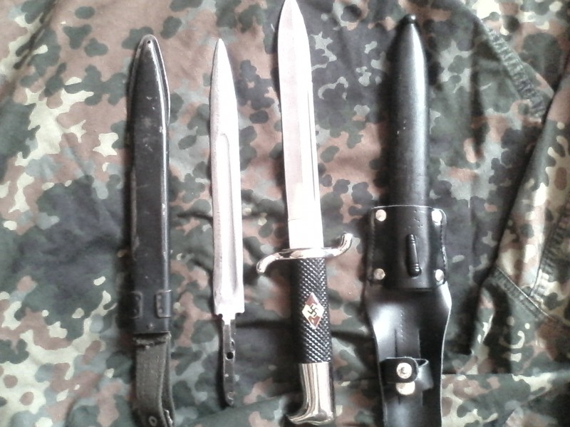 Esimene on, siis ak-47 vanemat tüüpi tääknuga, millel puudub käepide, ja teine saksa pussi koopia.