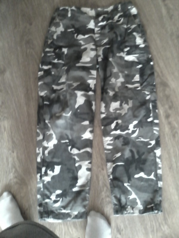 Urban camo mil-tec püksid veidi kulunud ise olen 174 pikk, mulle tsipa pikaks jäävad...